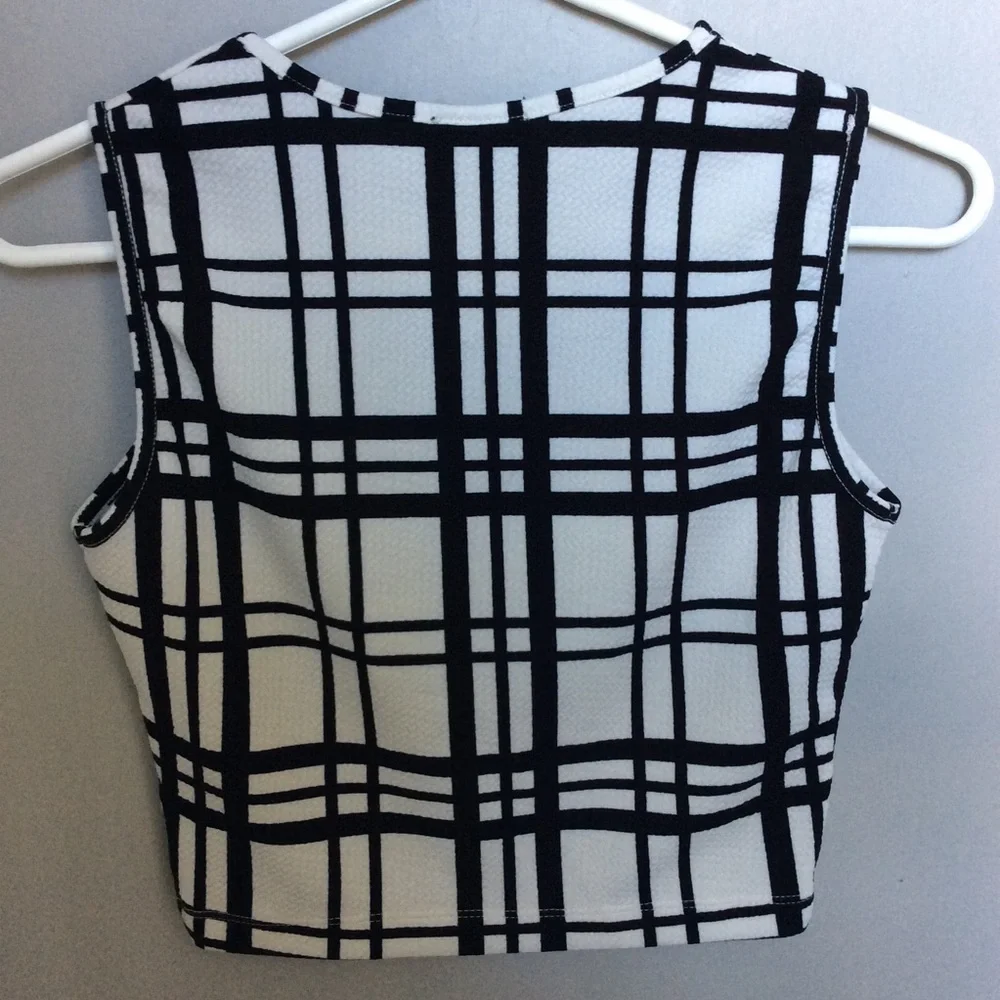 Retro black and white jersey v-neck crop top - Picture 2 of 6